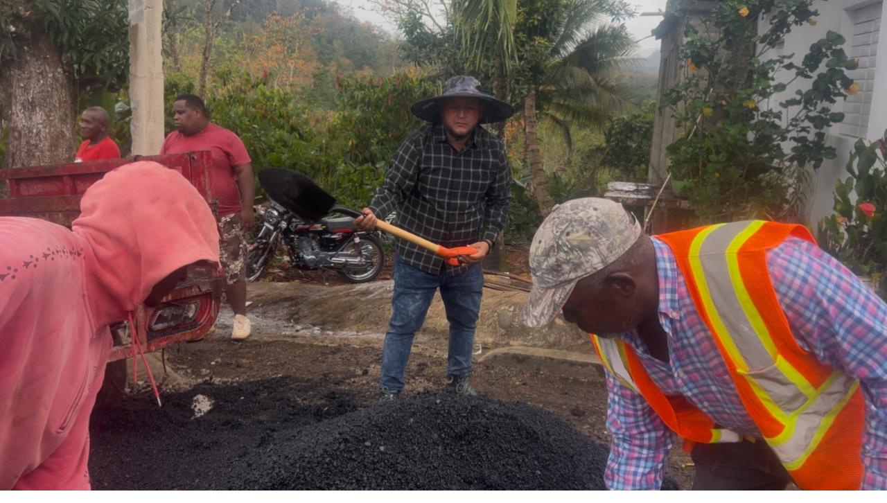 ¡Calles nuevas en el Barrio Los Guayabos! Avanza el asfaltado en La Cuaba.