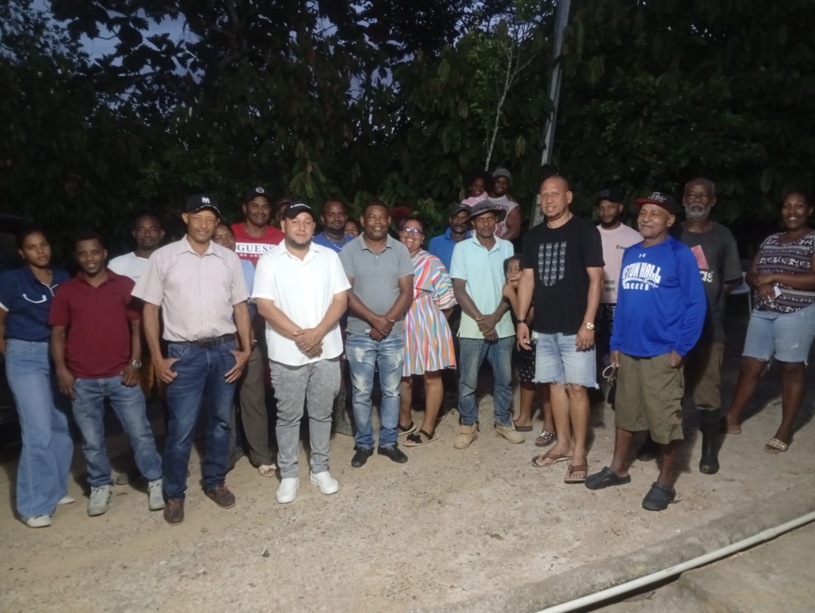 Impulsan mejora de los caminos vecinales en la comunidad Cuesta Hermosa Peralvillo.