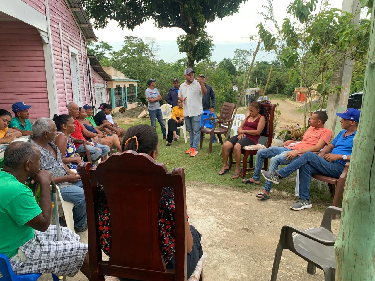 Encuentro con comunitarios de la comunidad  del  Corozo Arriba para impulsar y apoyar el inicio de su mini acueducto.